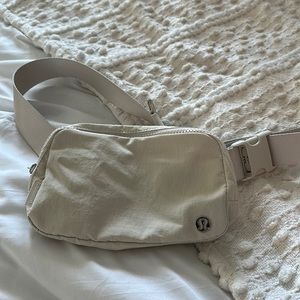Lululemon Everywhere Belt Bag 1L